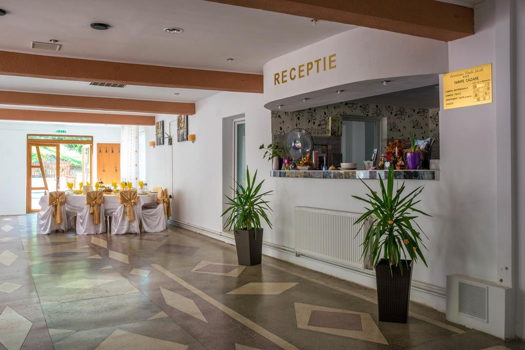 Pensiunea Tinelu Brasov Săcele Esterno foto