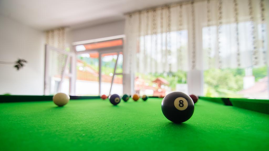 Pensiunea Tinelu Brasov Săcele Esterno foto