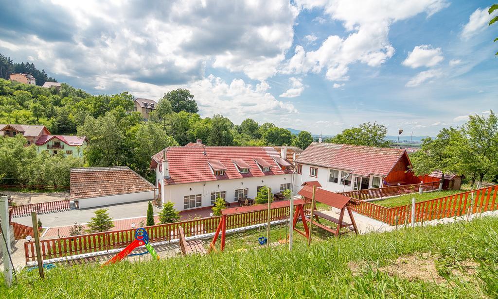 Pensiunea Tinelu Brasov Săcele Esterno foto